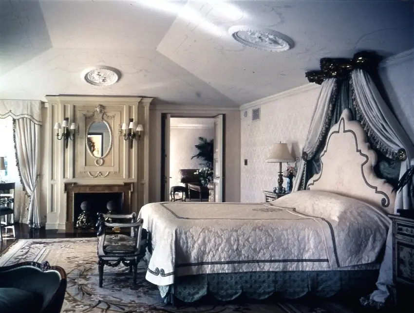 Carolwood bedroom ceiling